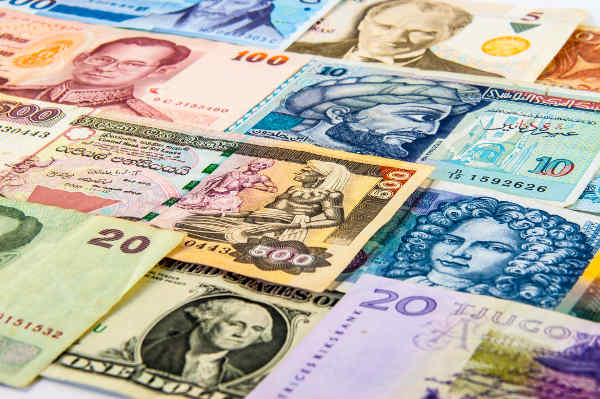 Eine Reihe von verschiedenen Banknoten aus verschiedenen Ländern.